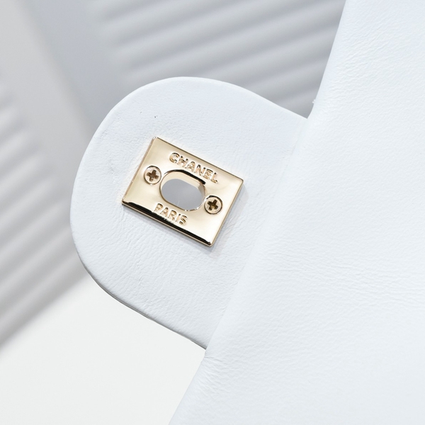 シャネルバッグ角部分ディテール